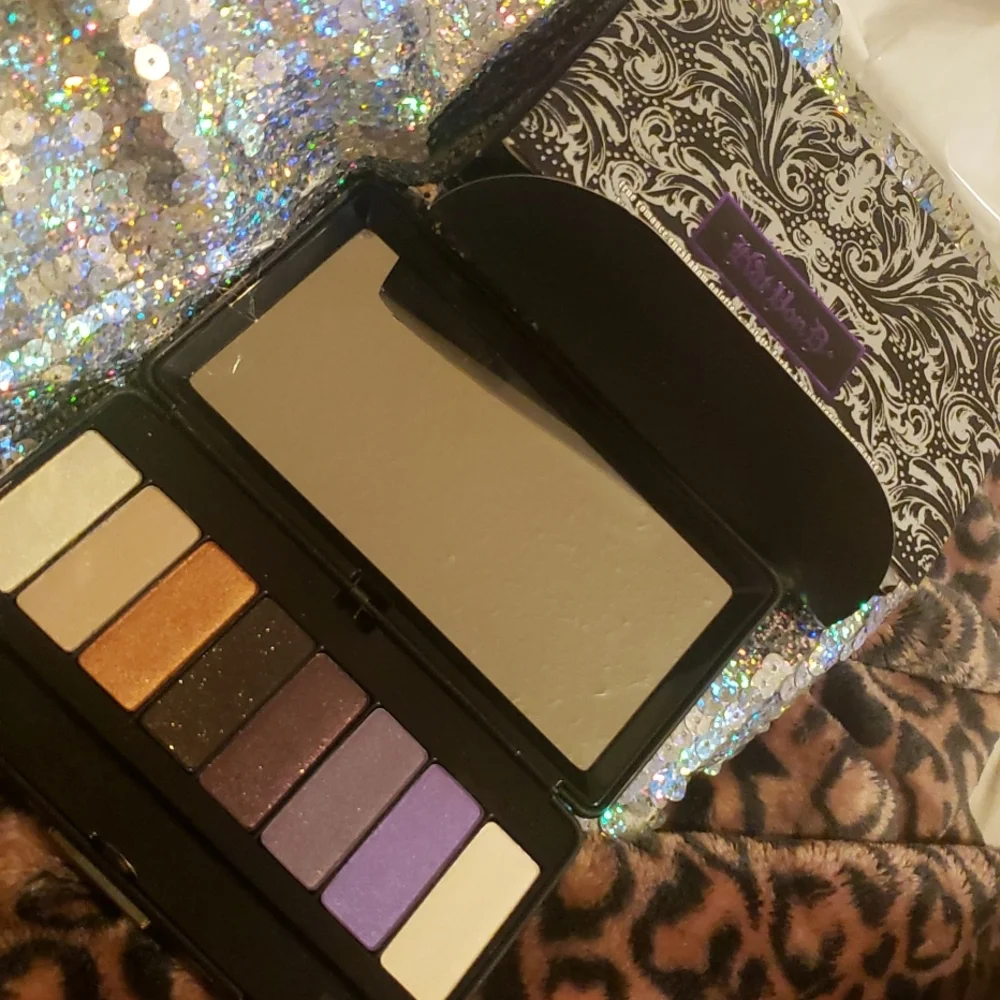 🌟HP🌟🧚‍♀️POETICA Kat Von D VERY RARE True Romance Eyeshadow Palette NWT
